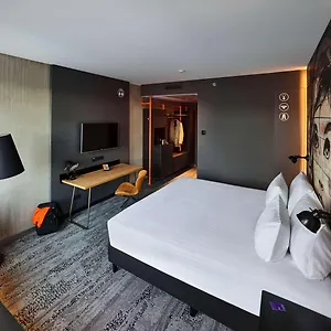 Jaz In The Hotell