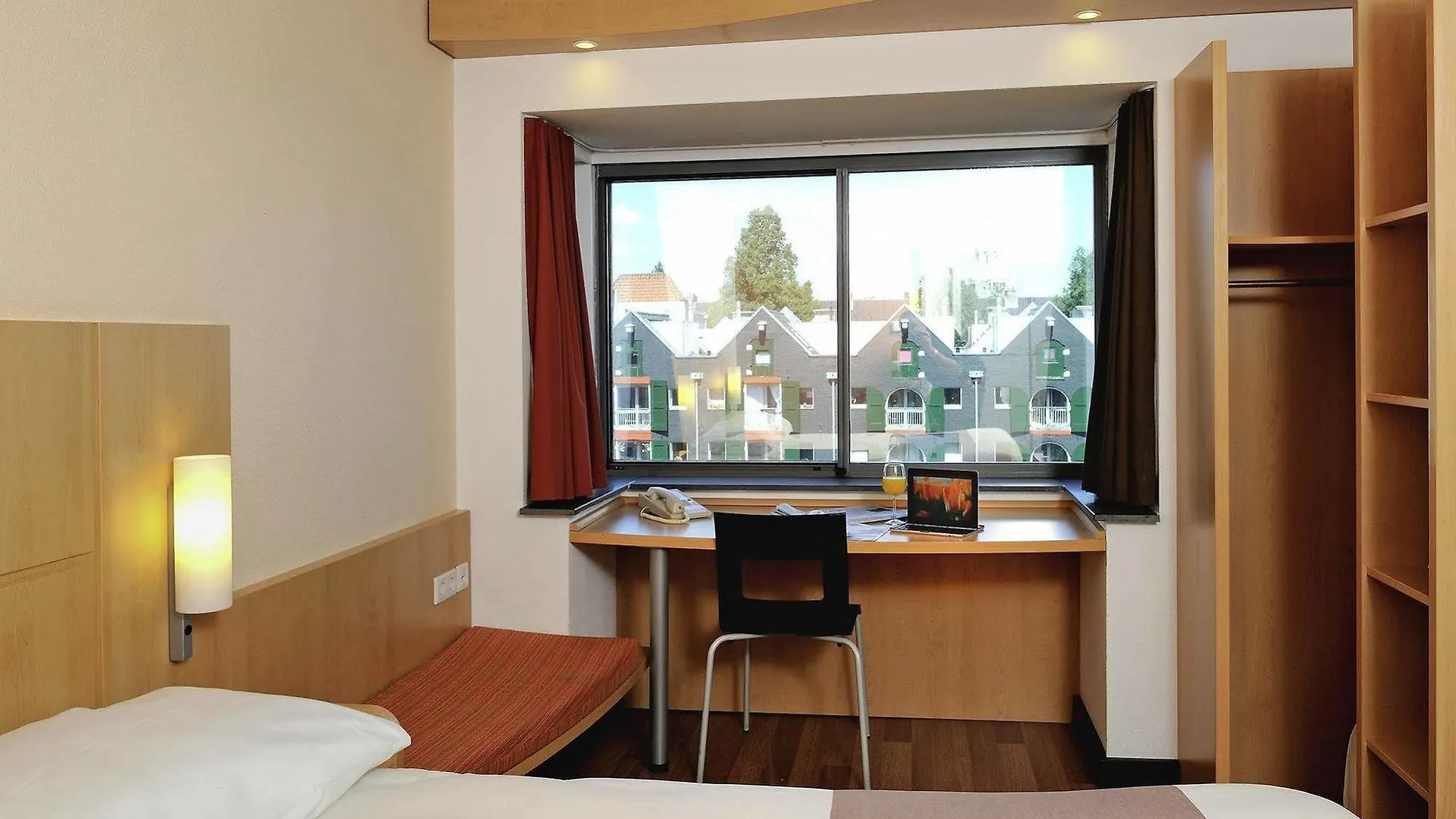 Ibis Amsterdam Centre Stopera 3*,  Holandia